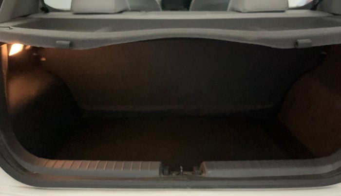 2024 Hyundai GRAND I10 NIOS SPORTZ 1.2 KAPPA VTVT, Petrol, Manual, 4,586 km, Boot Inside