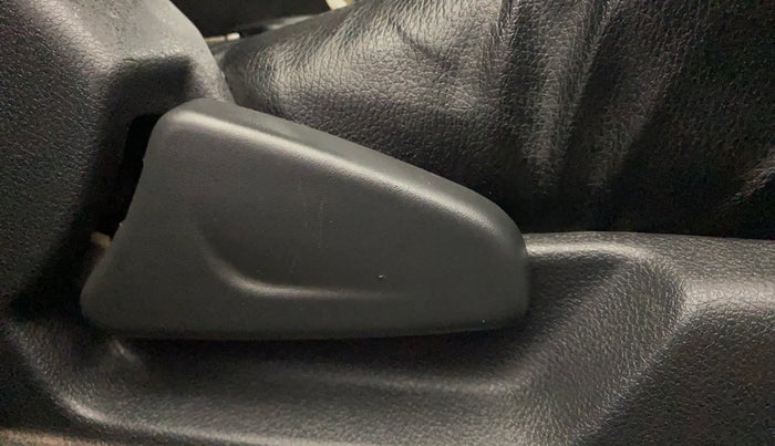 2016 Renault Kwid RXT 0.8 (O), Petrol, Manual, 91,411 km, Driver Side Adjustment Panel