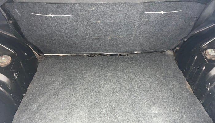 2016 Renault Kwid RXT 0.8 (O), Petrol, Manual, 91,411 km, Boot Inside