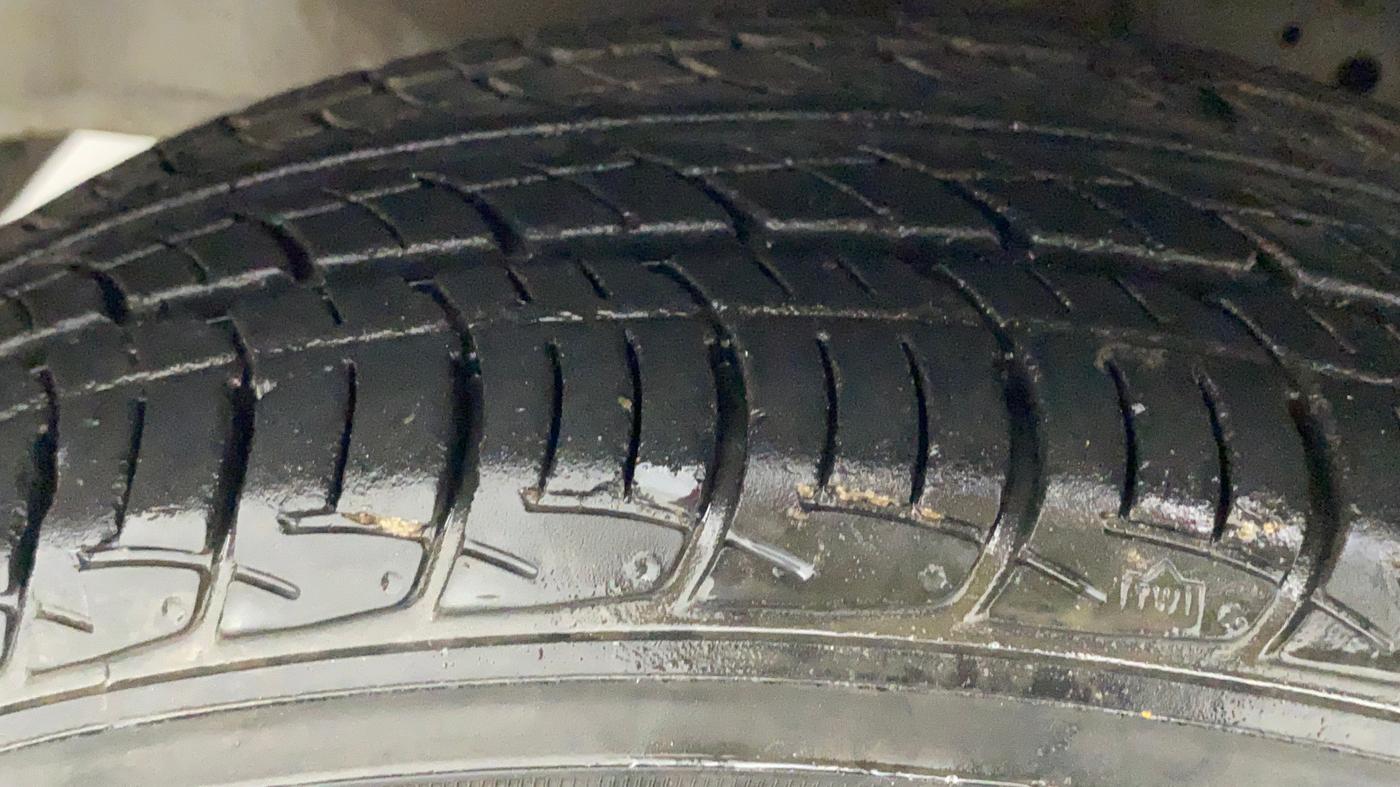 2017 Honda Amaze 1.2L I-VTEC S, Petrol, Manual, 49,820 km, Left Front Tyre Tread