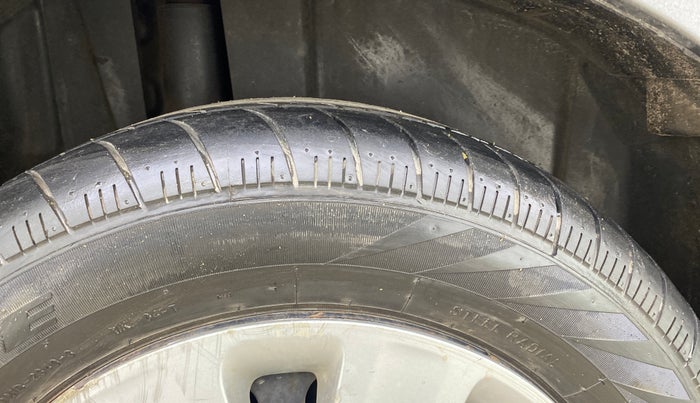2016 Maruti Ertiga VXI AT, Petrol, Automatic, 81,140 km, Right Rear Tyre Tread