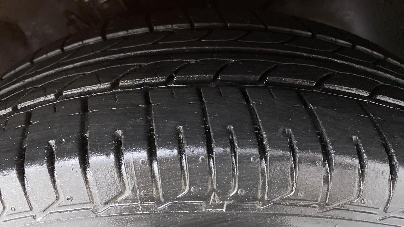 2018 Hyundai Elite i20 ASTA 1.2, Petrol, Manual, 16,801 km, Right Front Tyre Tread