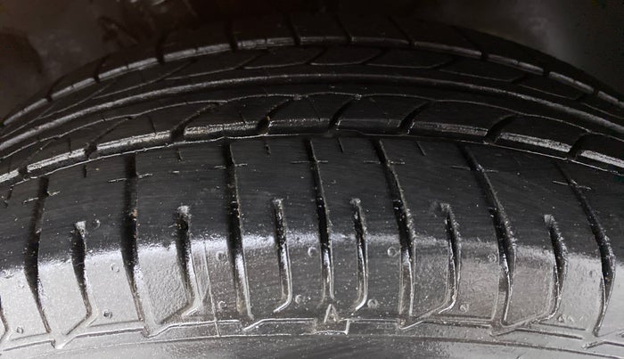 2018 Hyundai Elite i20 ASTA 1.2, Petrol, Manual, 16,801 km, Right Front Tyre Tread