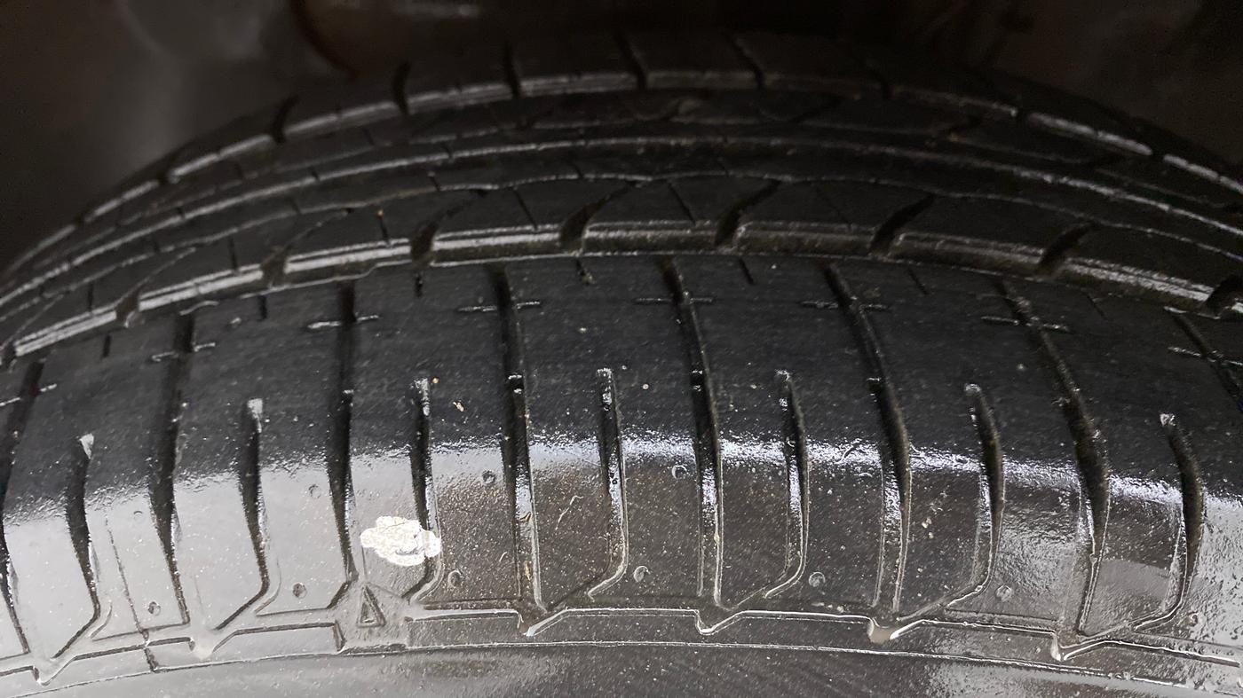 2018 Hyundai Elite i20 ASTA 1.2, Petrol, Manual, 16,801 km, Left Front Tyre Tread