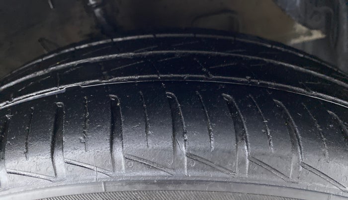 2021 Hyundai AURA S CNG, CNG, Manual, 54,509 km, Right Front Tyre Tread