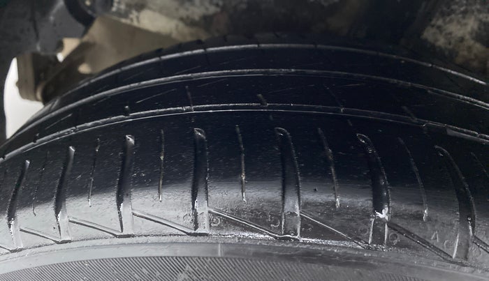 2021 Hyundai AURA S CNG, CNG, Manual, 54,509 km, Right Rear Tyre Tread
