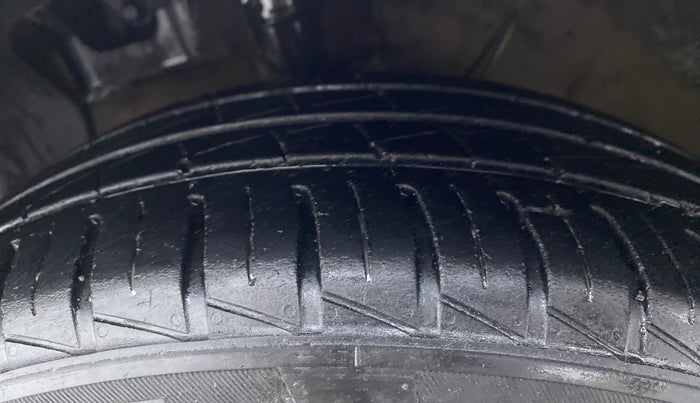 2021 Hyundai AURA S CNG, CNG, Manual, 54,509 km, Left Front Tyre Tread