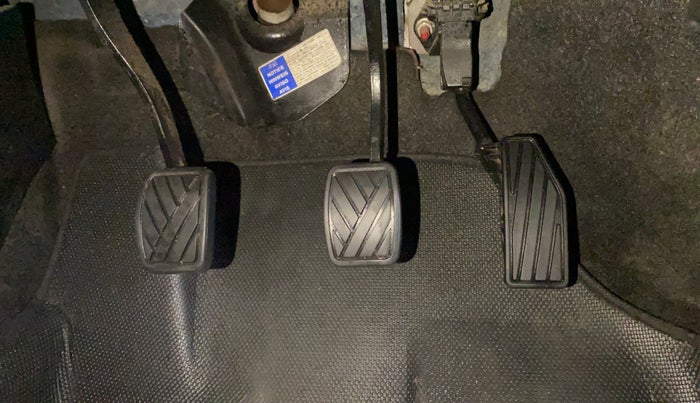 2018 Maruti Swift VXI, Petrol, Manual, 37,239 km, Pedals