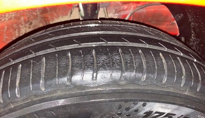 2018 Maruti Swift VXI, Petrol, Manual, 37,239 km, Right Front Tyre Tread