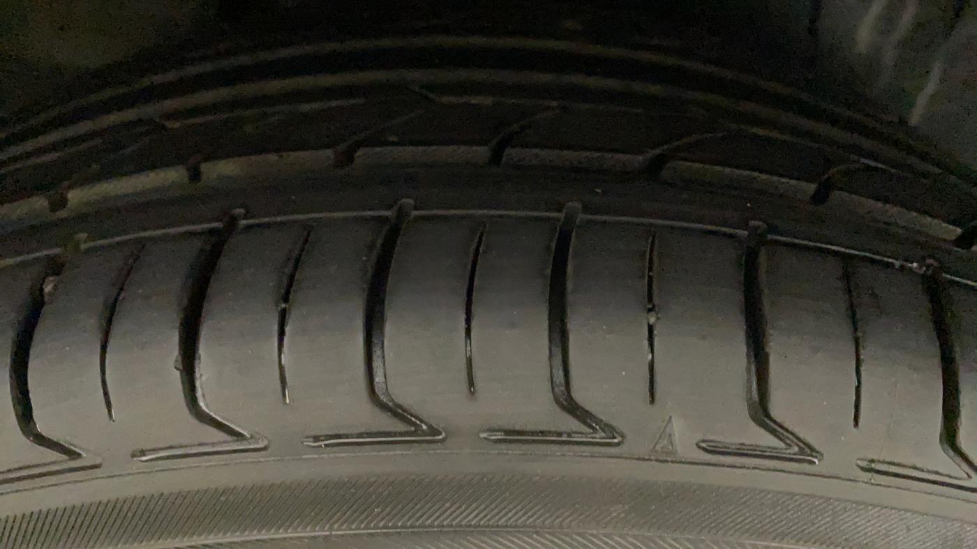 2018 Maruti Ciaz ALPHA  AT 1.5 SHVS PETROL, Petrol, Automatic, 82,654 km, Right Rear Tyre Tread