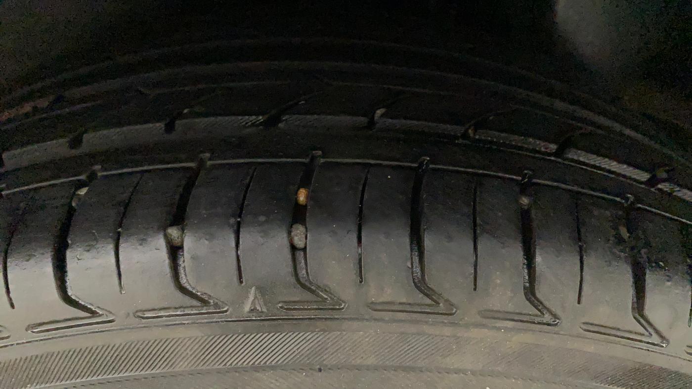 2018 Maruti Ciaz ALPHA  AT 1.5 SHVS PETROL, Petrol, Automatic, 82,654 km, Left Rear Tyre Tread