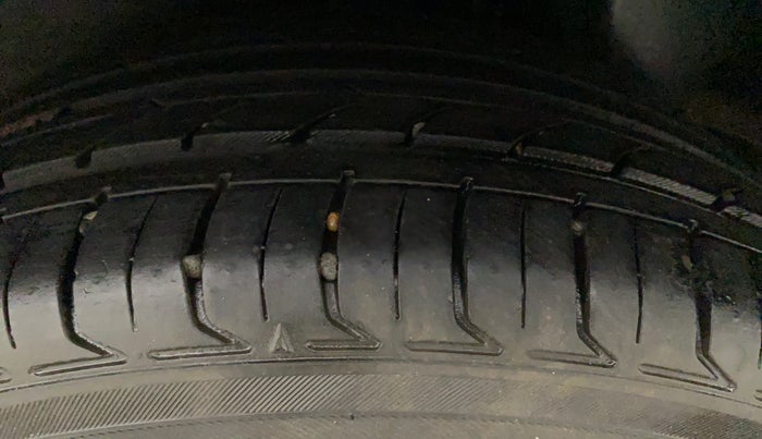 2018 Maruti Ciaz ALPHA  AT 1.5 SHVS PETROL, Petrol, Automatic, 82,654 km, Left Rear Tyre Tread
