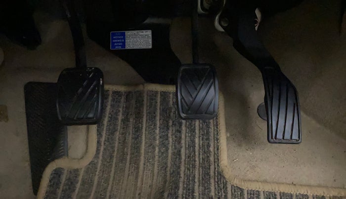 2016 Maruti Ciaz VXI, Petrol, Manual, 71,279 km, Pedals