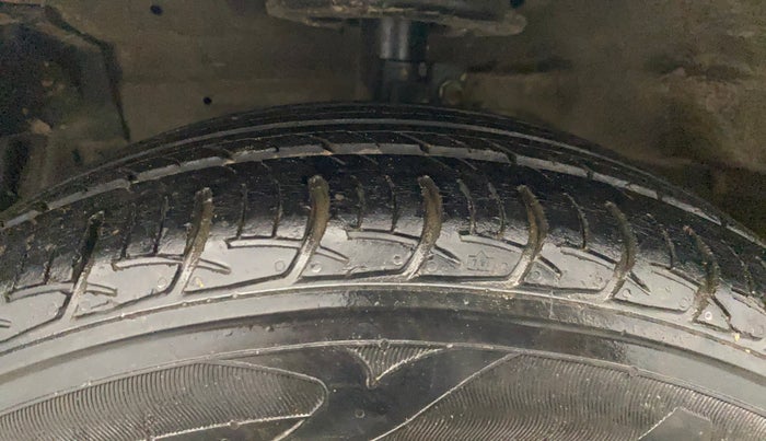 2016 Maruti Ciaz VXI, Petrol, Manual, 71,279 km, Left Front Tyre Tread
