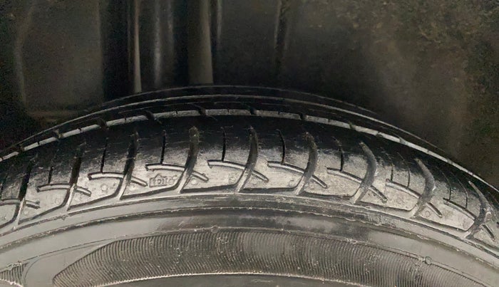2016 Maruti Ciaz VXI, Petrol, Manual, 71,279 km, Right Rear Tyre Tread