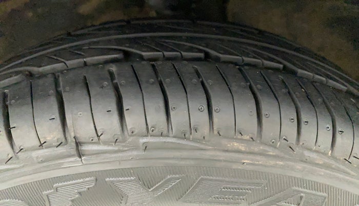 2014 Maruti Alto 800 VXI, Petrol, Manual, 29,368 km, Left Front Tyre Tread