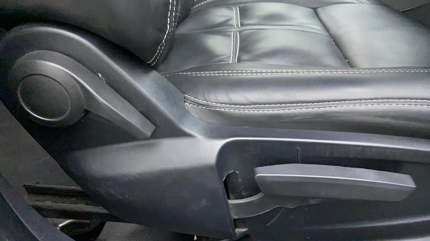 2021 Tata PUNCH CREATIVE  1.2 RTN DUAL TONE, Petrol, Manual, 21,586 km, Driver Side Adjustment Panel