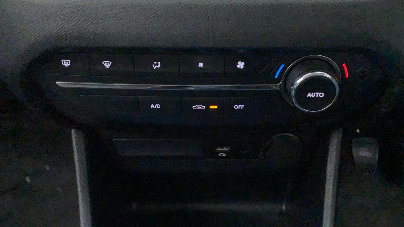 2021 Tata PUNCH CREATIVE  1.2 RTN DUAL TONE, Petrol, Manual, 21,586 km, Automatic Climate Control