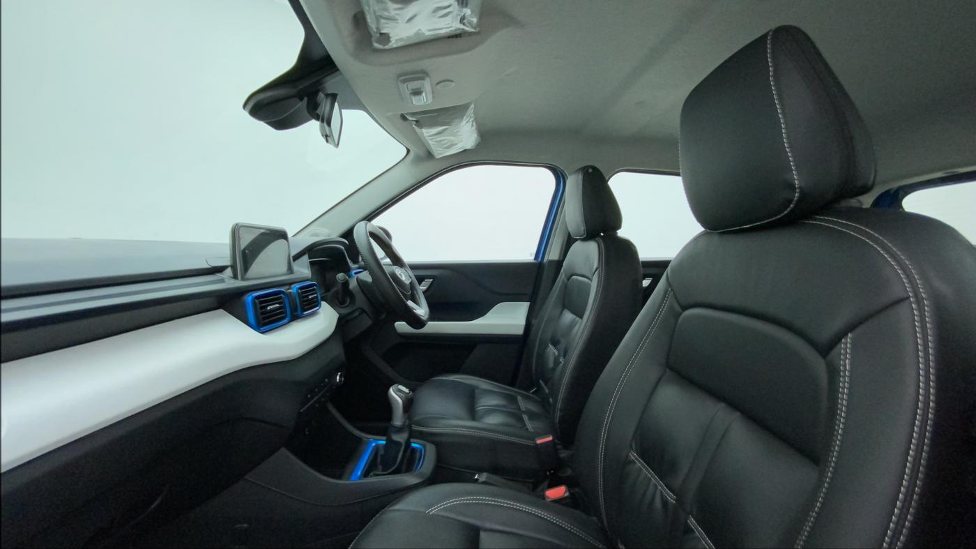 2021 Tata PUNCH CREATIVE  1.2 RTN DUAL TONE, Petrol, Manual, 21,586 km, Right Side Front Door Cabin