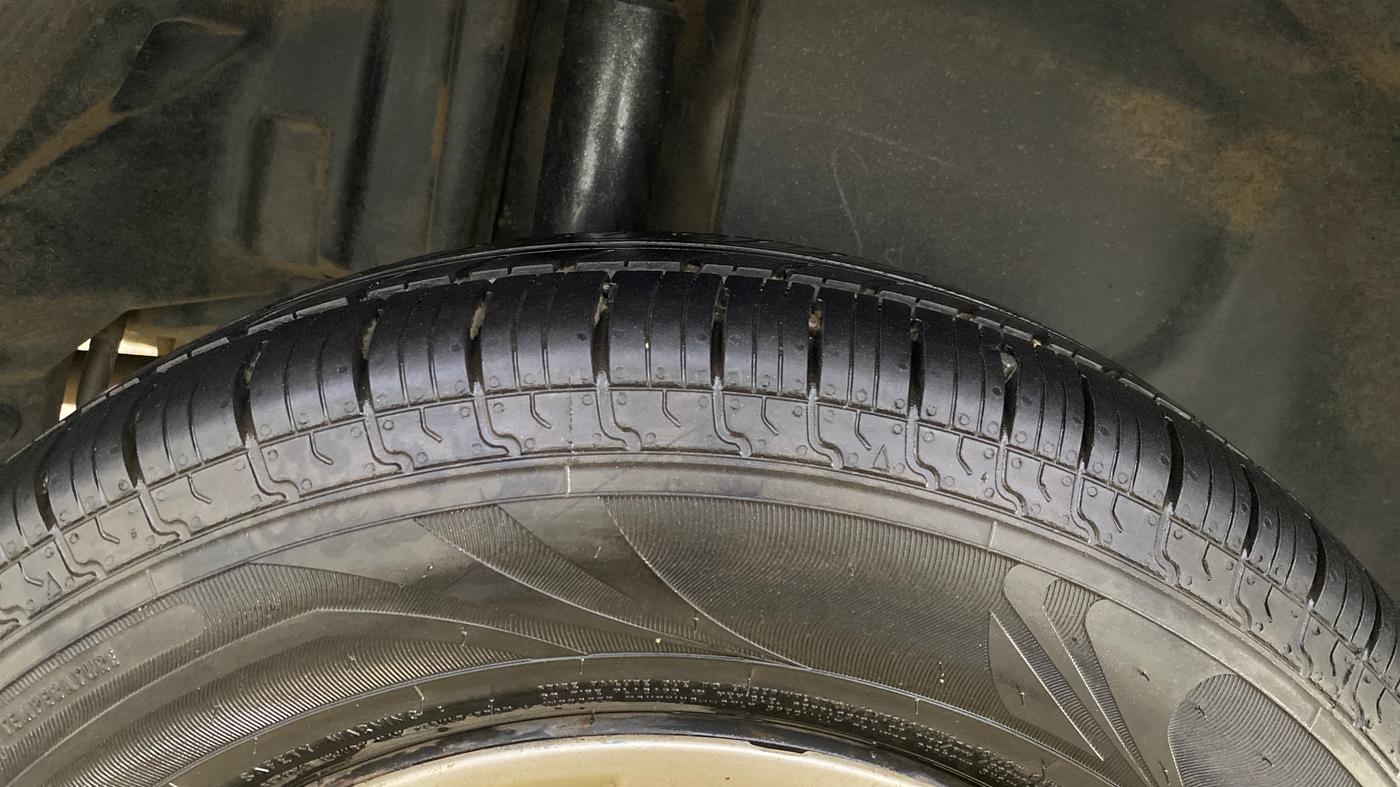 2013 Maruti Swift Dzire VXI, Petrol, Manual, 33,179 km, Right Rear Tyre Tread