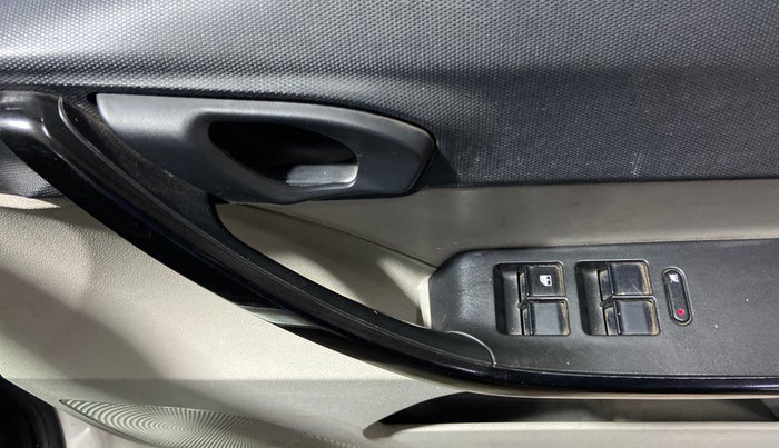 2018 Tata Tiago XT PETROL, Petrol, Manual, 76,449 km, Driver Side Door Panels Control