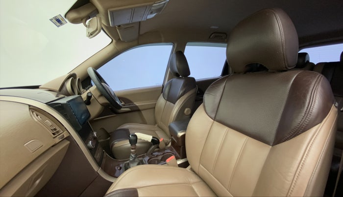 2014 Mahindra XUV500 W8 FWD, Diesel, Manual, 92,443 km, Right Side Front Door Cabin