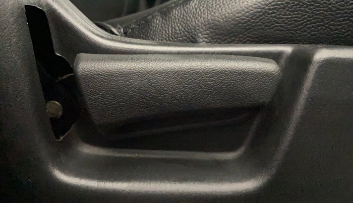 2019 Maruti Alto VXI, Petrol, Manual, 69,596 km, Driver Side Adjustment Panel