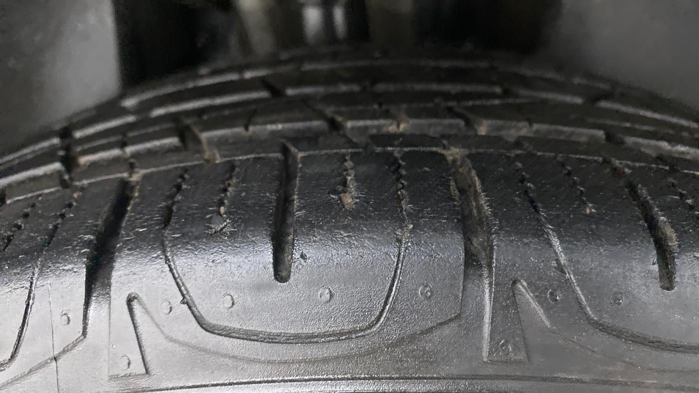 2018 Jeep Compass LIMITED 1.4 AT, Petrol, Automatic, 47,166 km, Right Rear Tyre Tread