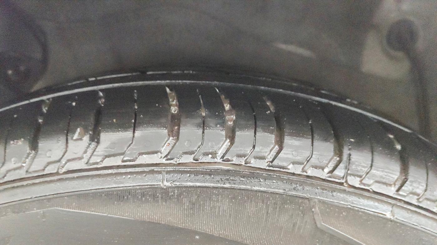 2015 Hyundai Verna FLUIDIC 4S 1.6 VTVT S(O), Petrol, Manual, 71,042 km, Right Rear Tyre Tread