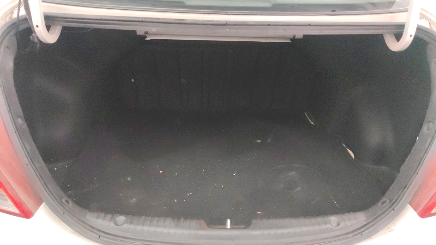 2015 Hyundai Verna FLUIDIC 4S 1.6 VTVT S(O), Petrol, Manual, 71,042 km, Boot Inside