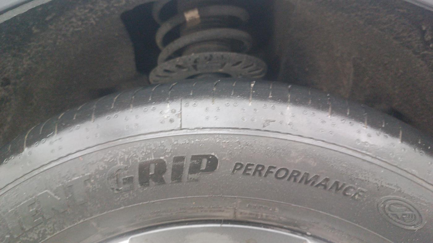 2024 Mahindra XUV700 AX 7 P MT 7 STR, Petrol, Manual, 16,109 km, Right Front Tyre Tread