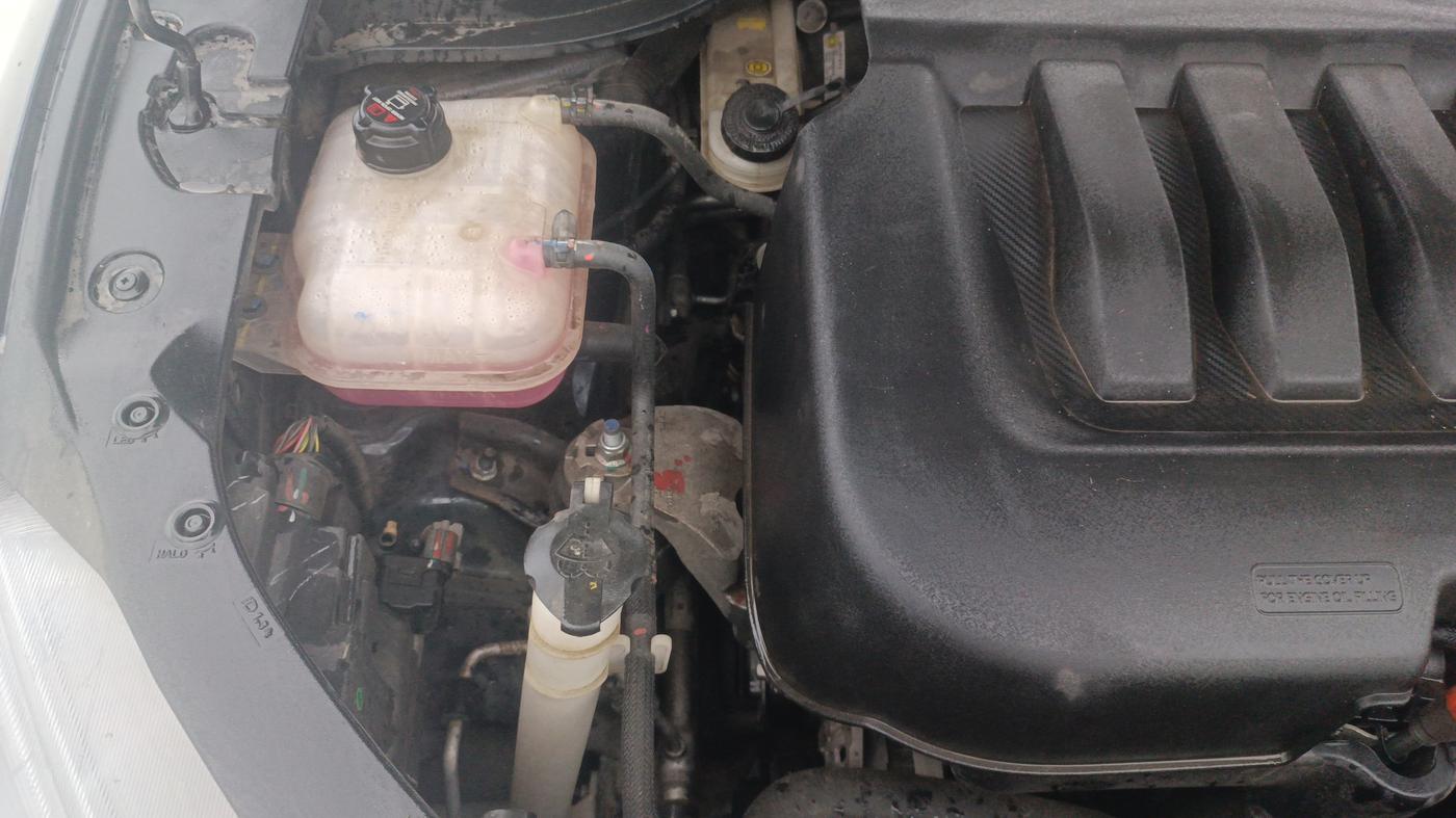 2024 Mahindra XUV700 AX 7 P MT 7 STR, Petrol, Manual, 16,109 km, Engine View - Right