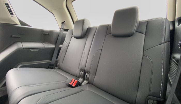 2017 Tata Hexa Varicor 400 XTA, Diesel, Automatic, 83,728 km, Third Seat Row ( optional )