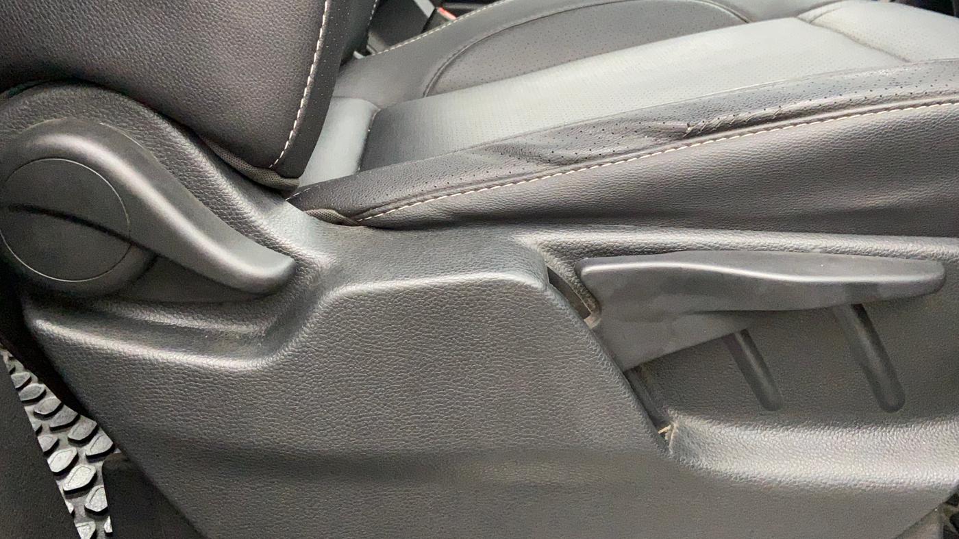 2017 Tata Hexa Varicor 400 XTA, Diesel, Automatic, 83,728 km, Driver Side Adjustment Panel