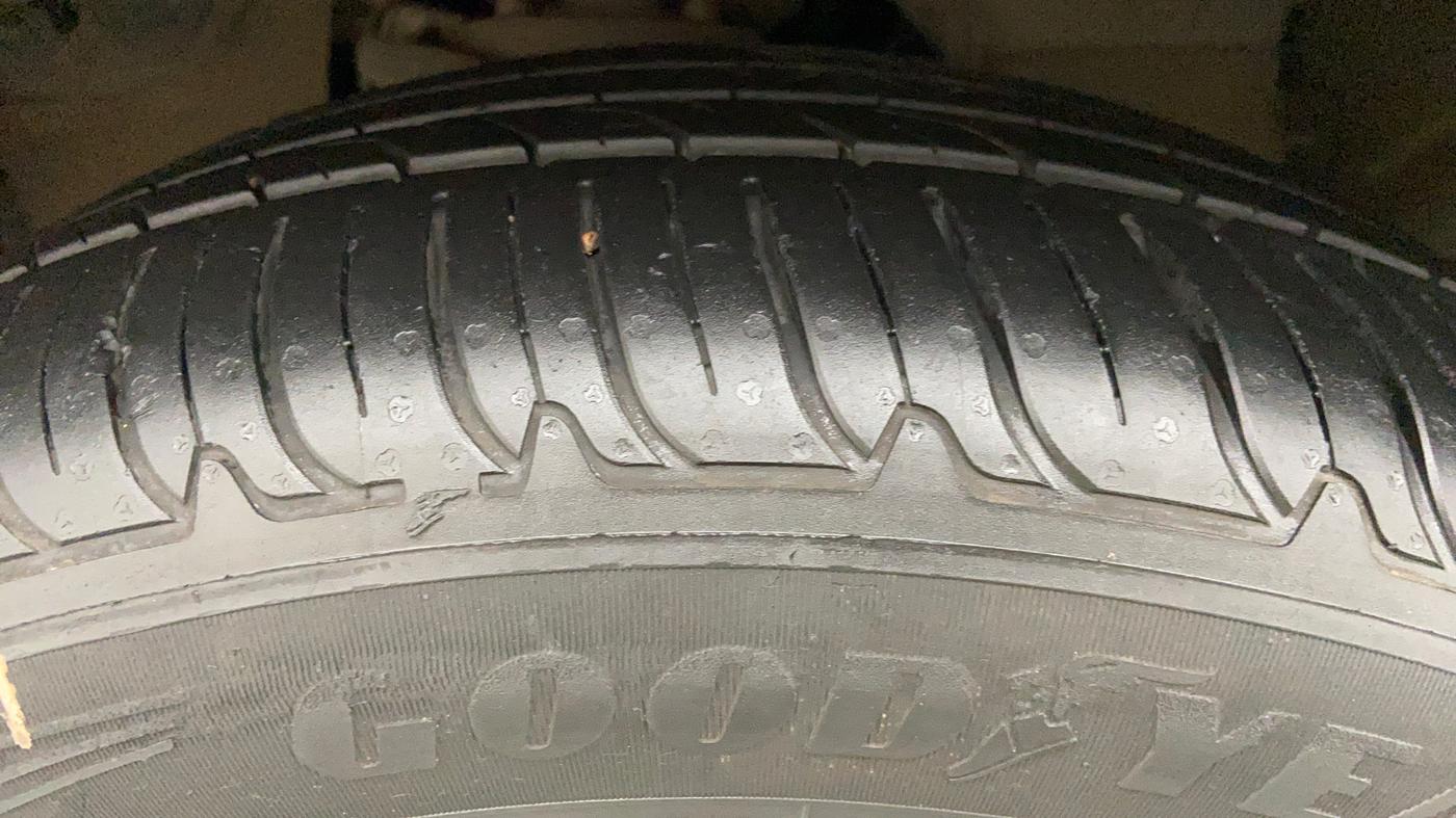 2017 Tata Hexa Varicor 400 XTA, Diesel, Automatic, 83,728 km, Left Front Tyre Tread