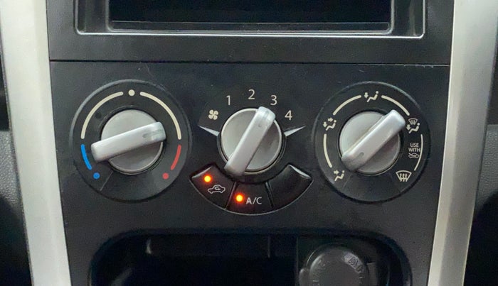 2012 Maruti Ritz VXI, Petrol, Manual, 82,558 km, AC Unit - Minor issue in the heater switch