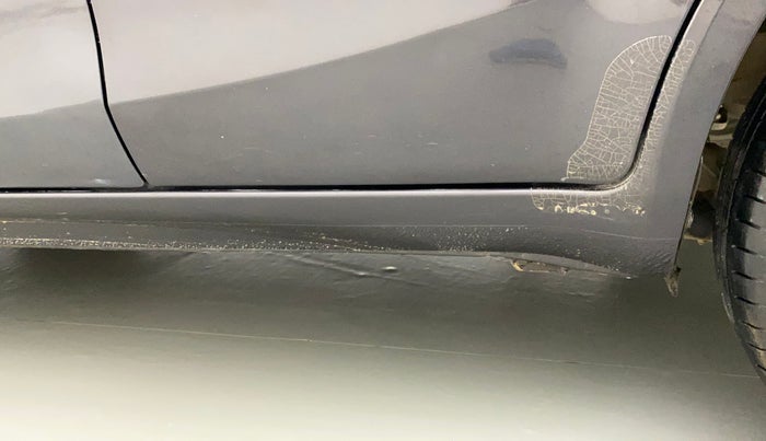 2012 Maruti Ritz VXI, Petrol, Manual, 82,558 km, Left running board - Slightly dented