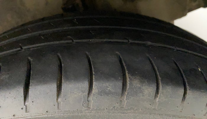 2012 Maruti Ritz VXI, Petrol, Manual, 82,558 km, Left Rear Tyre Tread