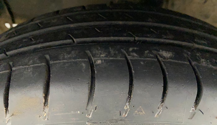 2012 Maruti Ritz VXI, Petrol, Manual, 82,558 km, Left Front Tyre Tread