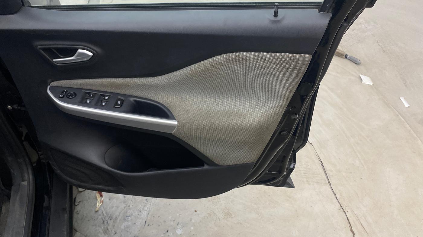 2022 Nissan MAGNITE XV PREMIUM TURBO CVT, Petrol, Automatic, 99,344 km, Driver Side Door Panels Control
