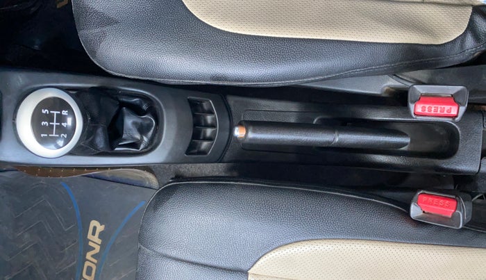 2016 Maruti Wagon R Stingray VXI, Petrol, Manual, 74,309 km, Gear Lever