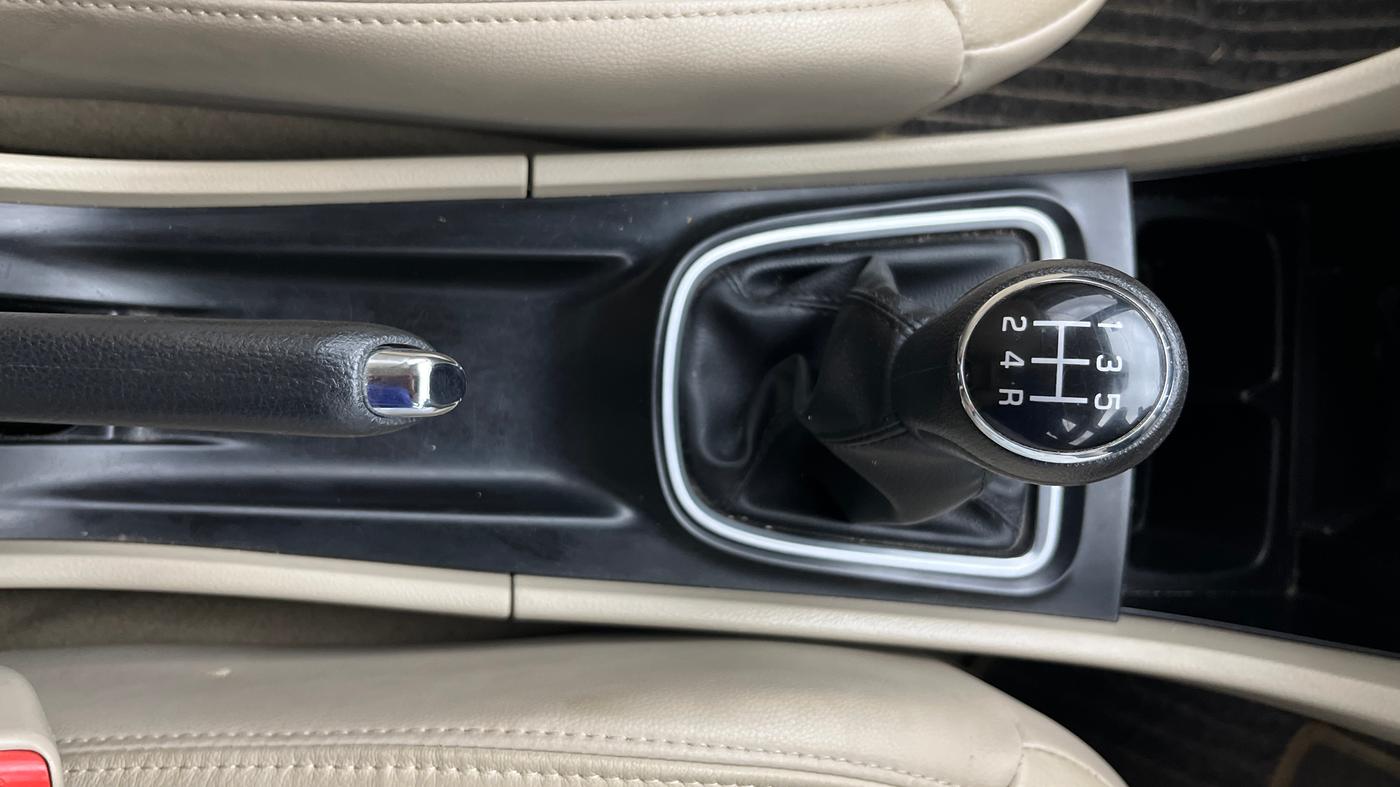 2020 Maruti Ciaz ALPHA 1.5 SHVS PETROL, Petrol, Manual, 27,288 km, Gear Lever