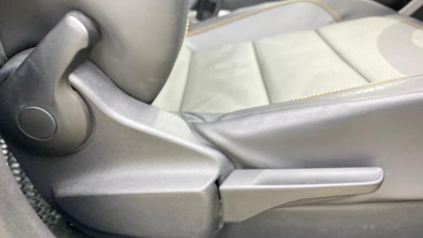 2022 Skoda KUSHAQ STYLE 1.0L TSI AT (6 AIRBAGS), Petrol, Automatic, 21,114 km, Driver Side Adjustment Panel