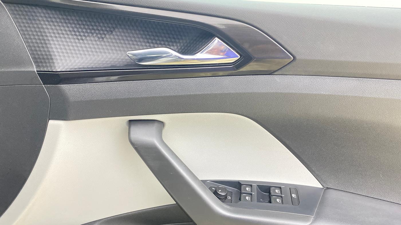 2022 Skoda KUSHAQ STYLE 1.0L TSI AT (6 AIRBAGS), Petrol, Automatic, 21,114 km, Driver Side Door Panels Control