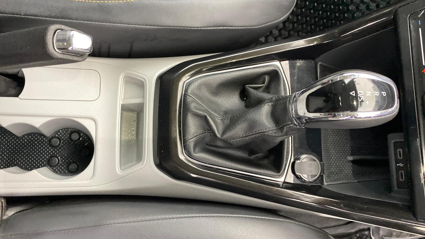 2022 Skoda KUSHAQ STYLE 1.0L TSI AT (6 AIRBAGS), Petrol, Automatic, 21,114 km, Gear Lever