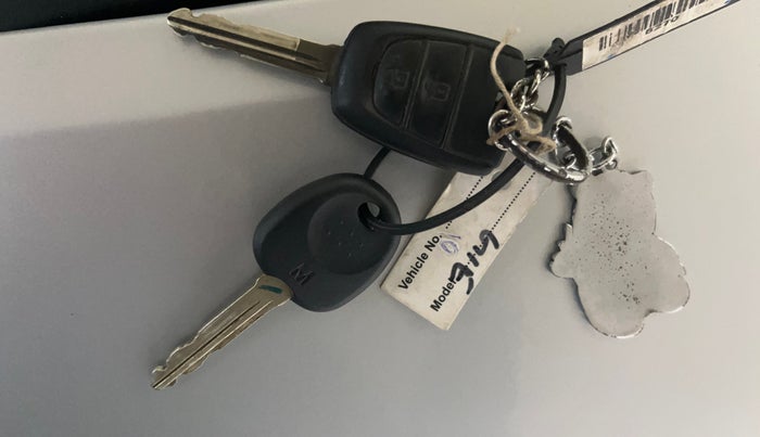 2018 Hyundai Grand i10 MAGNA 1.2 KAPPA VTVT, Petrol, Manual, 27,411 km, Key Close Up