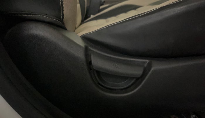 2018 Hyundai Grand i10 MAGNA 1.2 KAPPA VTVT, Petrol, Manual, 27,411 km, Driver Side Adjustment Panel