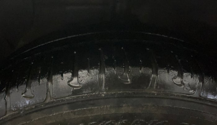 2018 Hyundai Grand i10 MAGNA 1.2 KAPPA VTVT, Petrol, Manual, 27,411 km, Left Front Tyre Tread