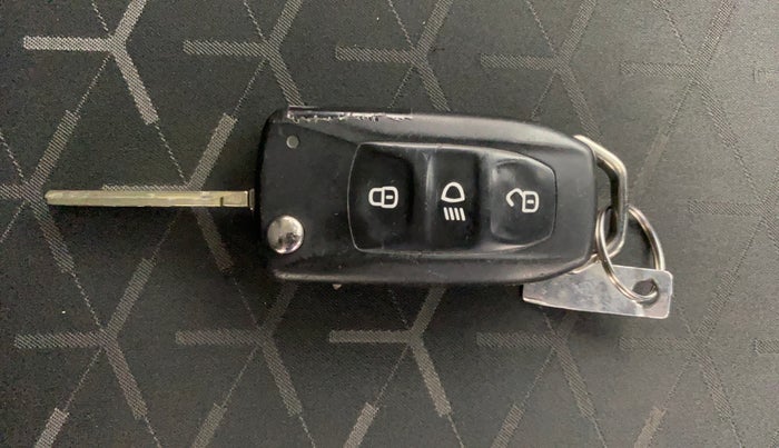 2022 Tata NEXON XM SUNROOF DIESEL, Diesel, Manual, 56,602 km, Key Close Up