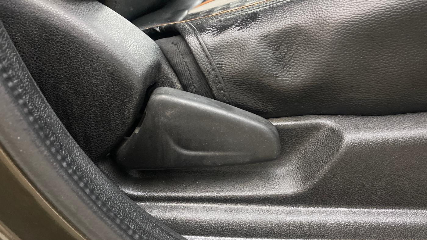 2019 Renault Kwid RXL, Petrol, Manual, 82,015 km, Driver Side Adjustment Panel
